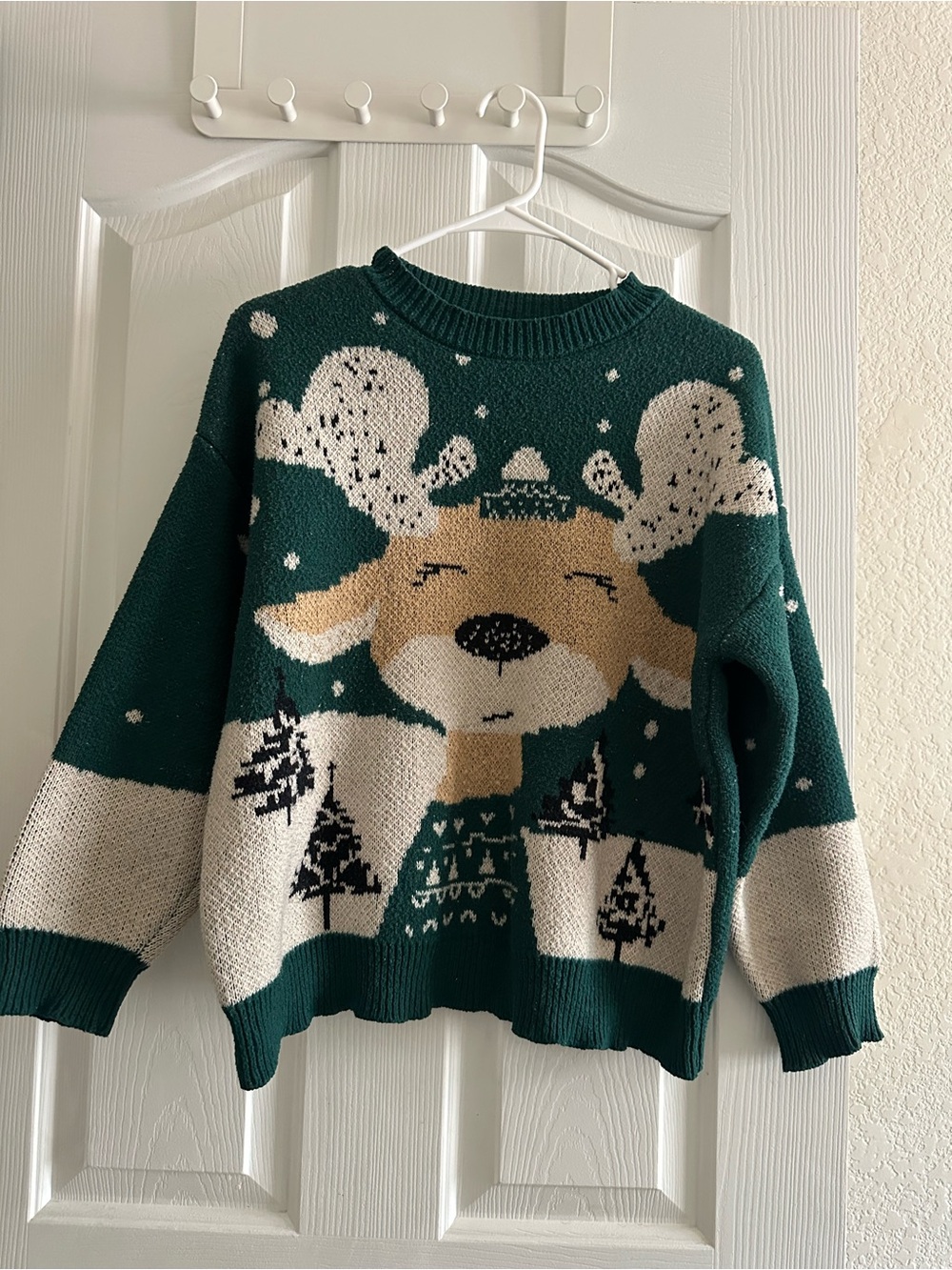 Cozy Forest Reindeer Crewneck Sweater - Green